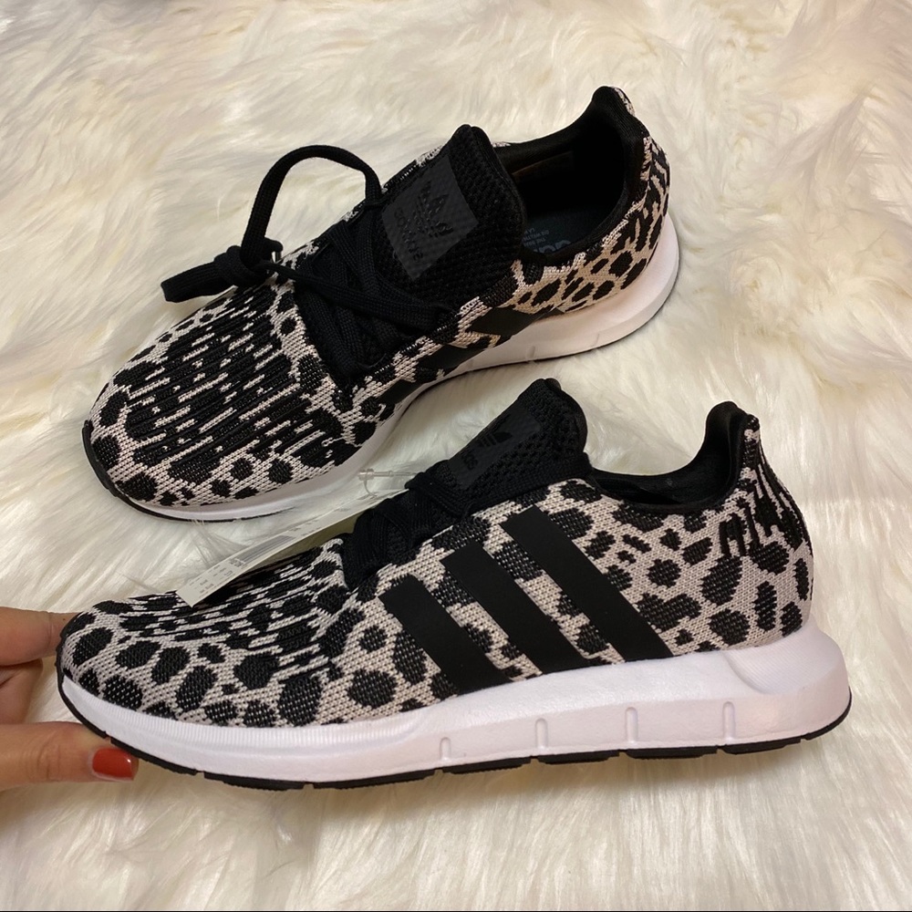 Adidas • *Rare* Swift Run Sneakers - Picture 6 of 11